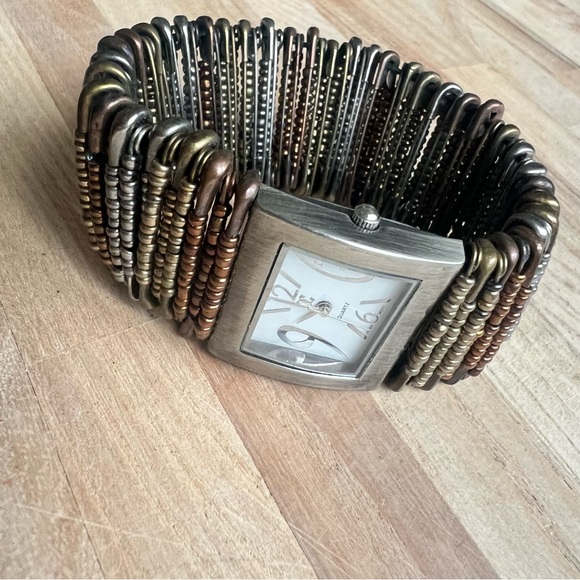 Charming Charlie Ladies watch fashion safety pin beaded bracelet NEW BATTERY - Picture 6 of 8